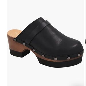 NWT-Andre Assous Olivia Stud Clog-size 38
